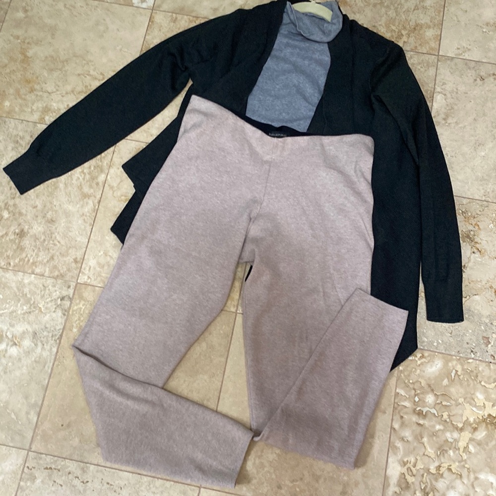 Banana Republic lounge pant. Medium Tall. - Picture 4 of 8